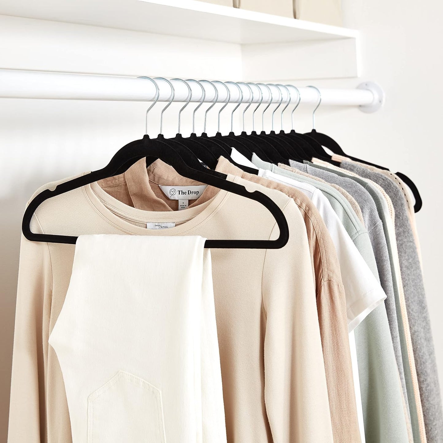 Amazon Basics Slim Velvet Non-Slip Suit Hangers - 30-Pack, Black/Silver